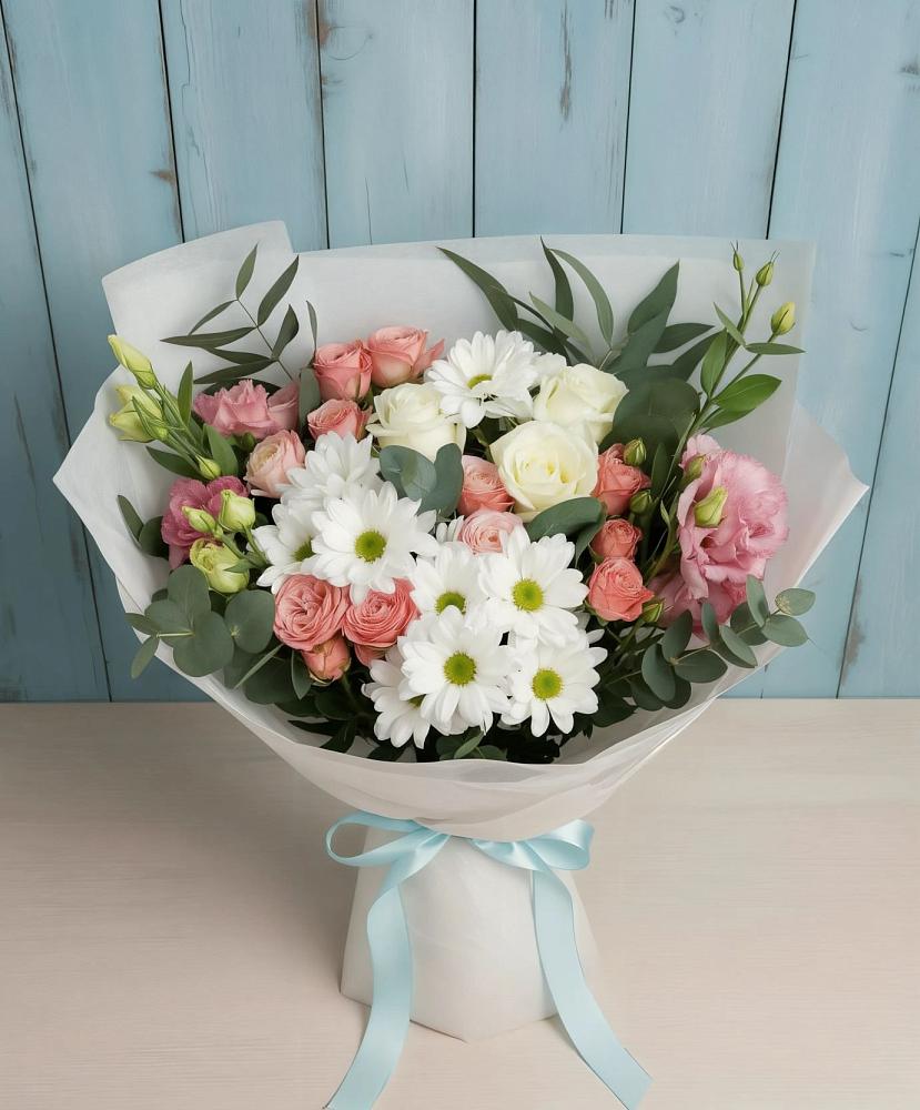 Букет цветов из: Розы, Лизиантусы и Хризантемы в Калачеевском