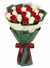 Букет Микс из красных и белых роз в Калачеевском