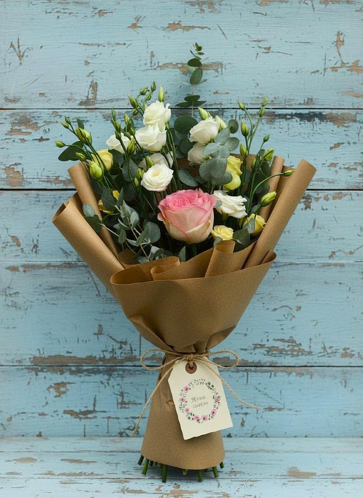 Букет цветов из: Розы и Лизиантусы в Калачеевском