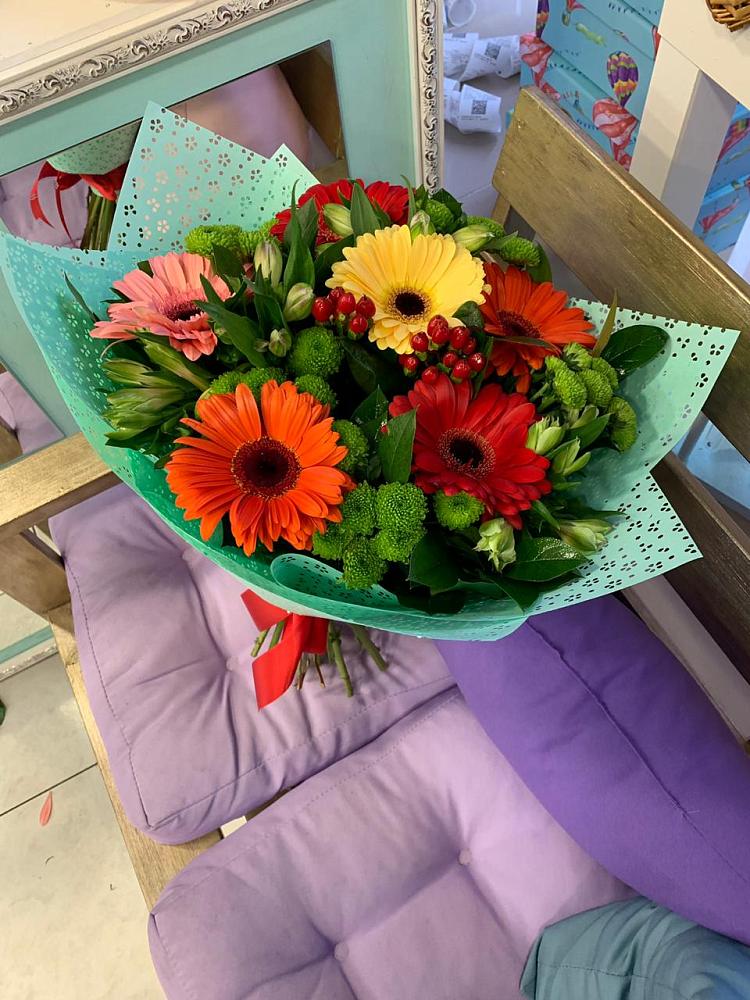 Букет цветов из: Герберы, Хризантемы и Альстромерии в Калачеевском