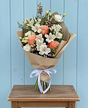 Букет цветов из:  Альстромерии, Лизиантусы, Розы и Хризантемы #REPLACE_PRED# Калачеевском