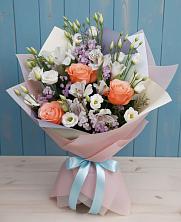 Букет цветов из:  Лизиантусы, Розы, Альстромерии и Гипсофила в Калачеевском