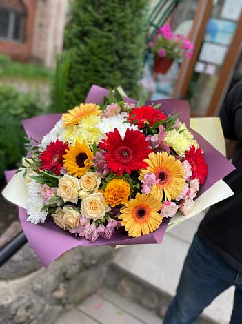 Букет цветов из: Герберы, Ромашки, Хризантемы, Розы и Подсолнухи в Калачеевском