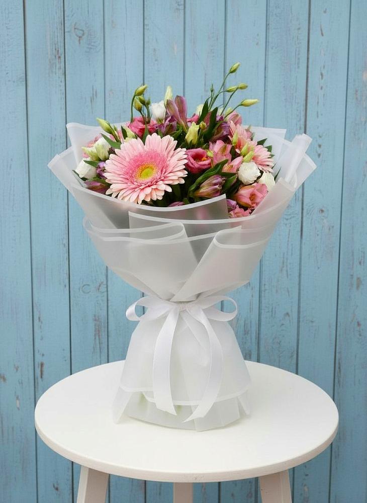 Букет цветов из: Герберы, Альстромерии и Лизиантусы в Калачеевском