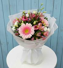 Букет цветов из:  Герберы, Альстромерии и Лизиантусы в Калачеевском