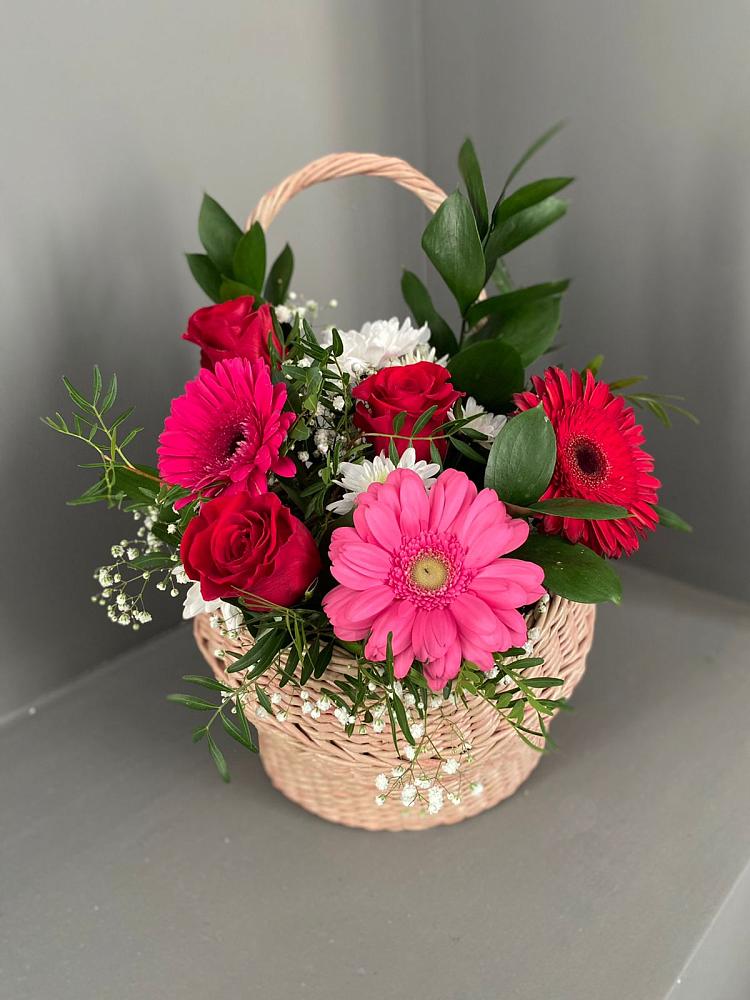 Цветочная композиция из Розы, Хризантемы и Герберы в корзине в Калачеевском