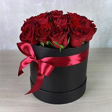 Цветочная композиция из Розы в шляпной коробке в Калачеевском
