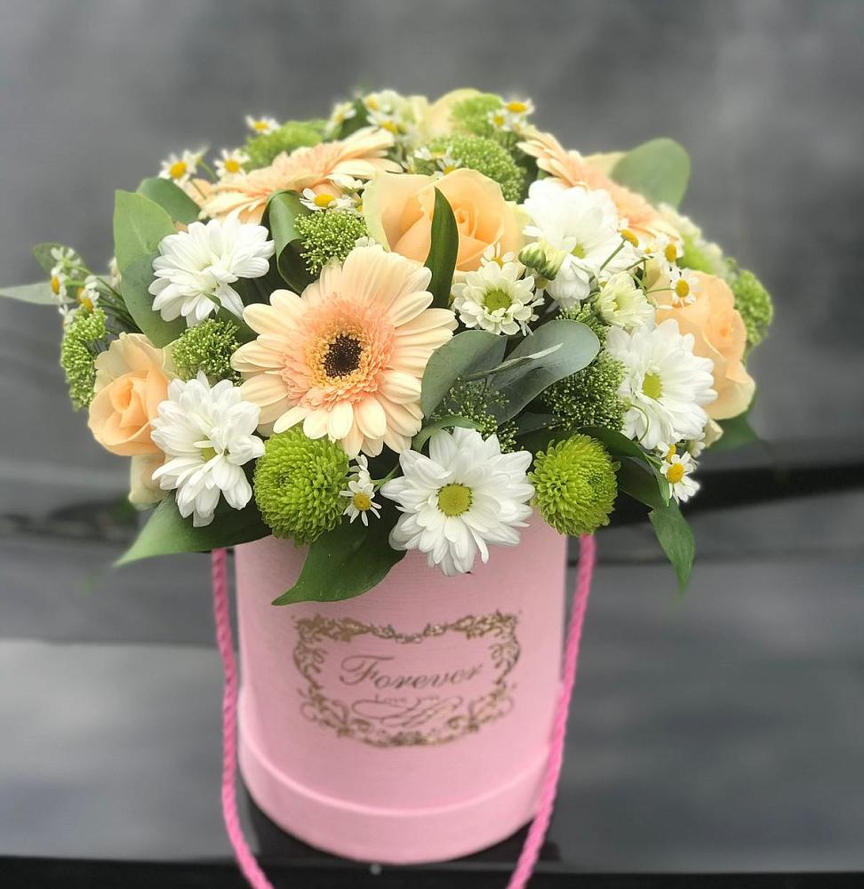 Цветочная композиция из Розы, Герберы и Хризантемы в шляпной коробке в Калачеевском