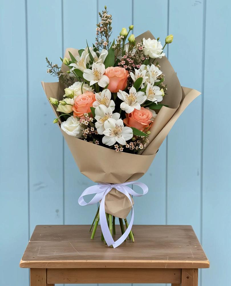 Букет цветов из: Альстромерии, Лизиантусы, Розы и Хризантемы в Калачеевском