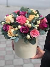 Цветочная композиция из Розы в шляпной коробке в Калачеевском